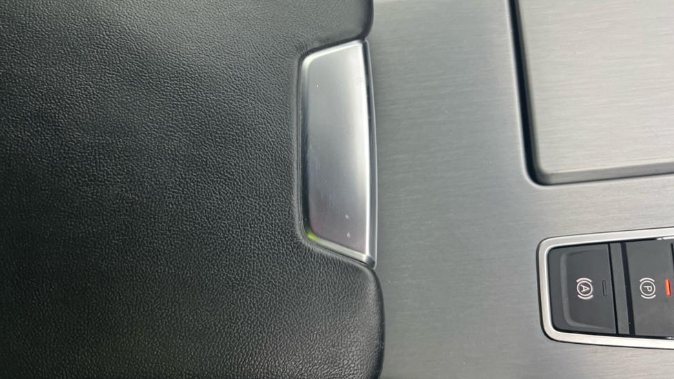 Rear Armrest/ Cup Holder