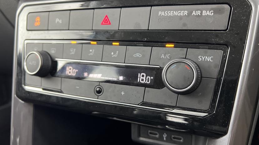 air conditioning and dual climate control 