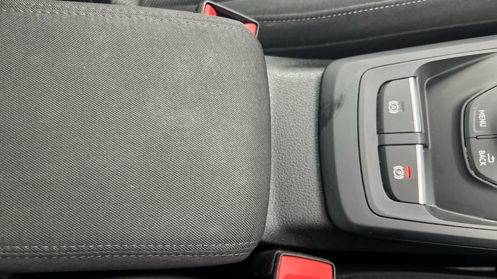 Rear Armrest/ Cup Holder