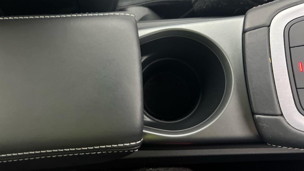 Rear Armrest/ Cup Holder