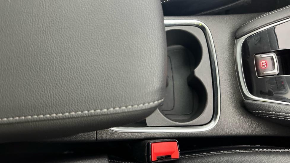 Rear Armrest/ Cup Holder