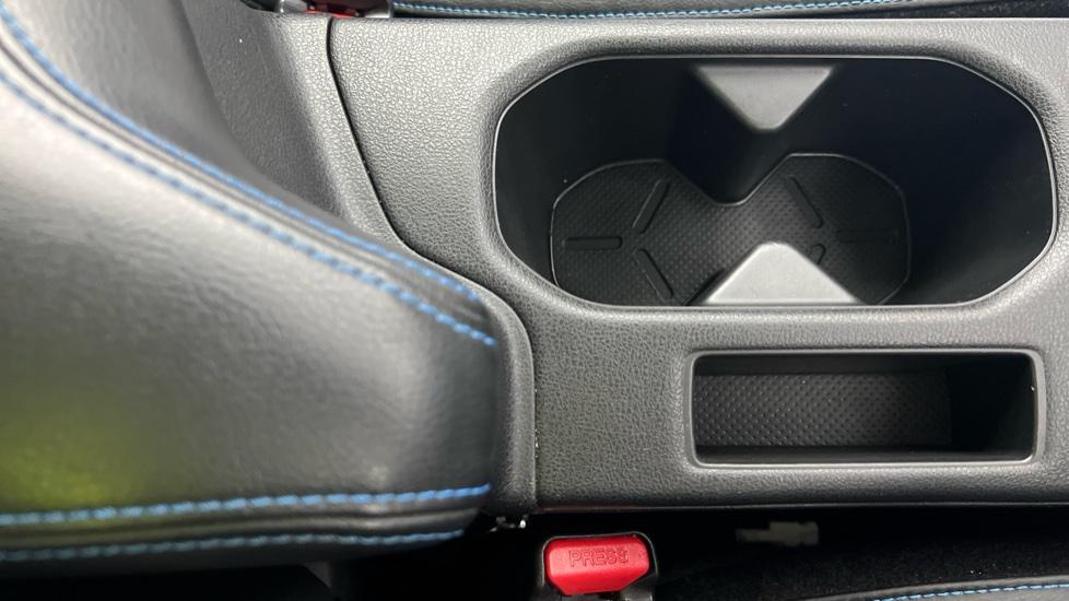 Rear Armrest/ Cup Holder