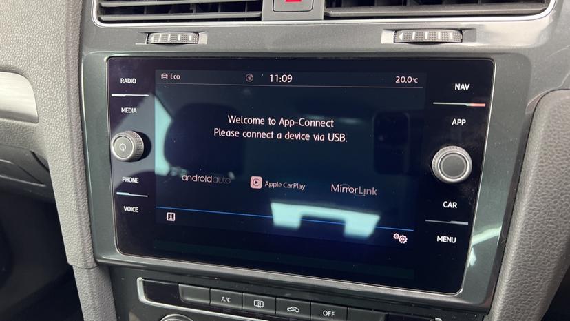 Apple CarPlay and Android Auto 