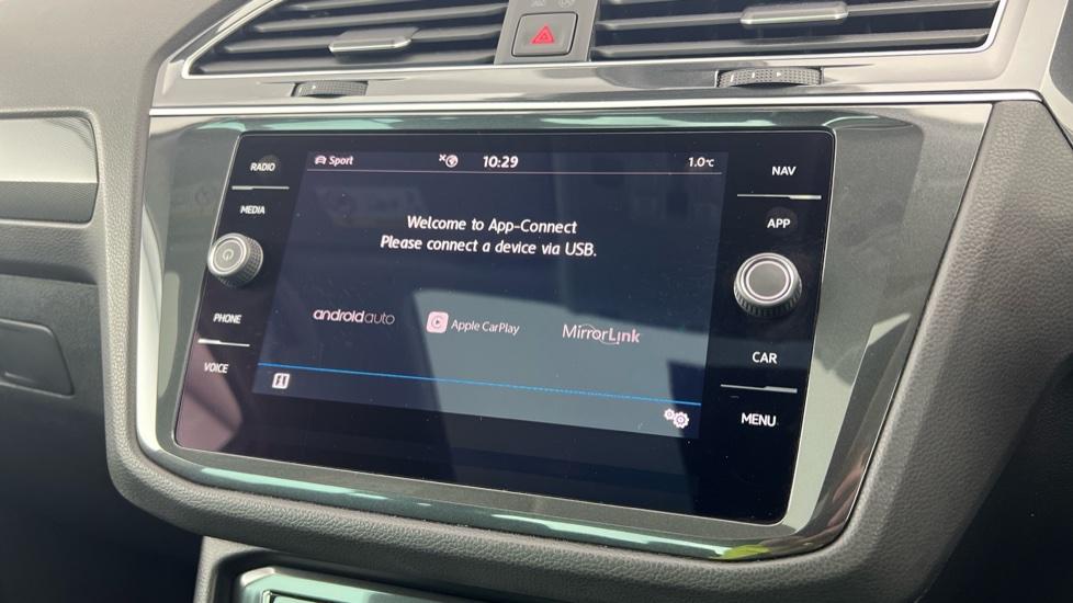 Apple CarPlay and Android Auto 