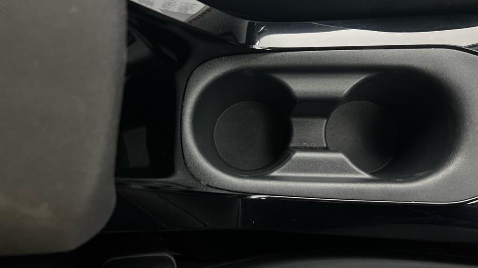 Rear Armrest/ Cup Holder