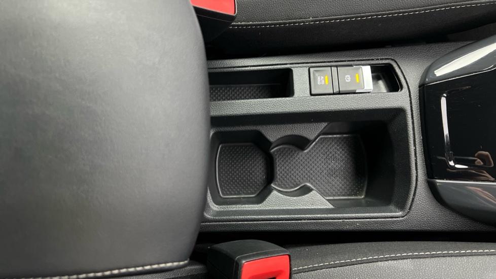 Rear Armrest/ Cup Holder