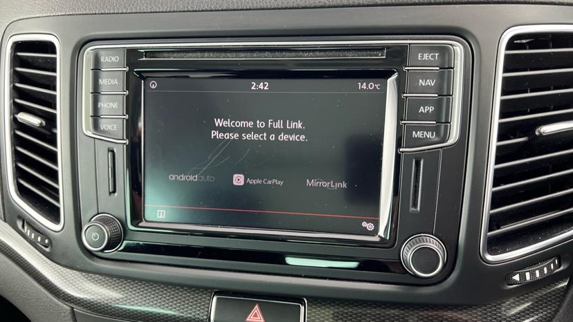 Apple Car Play & Android Auto