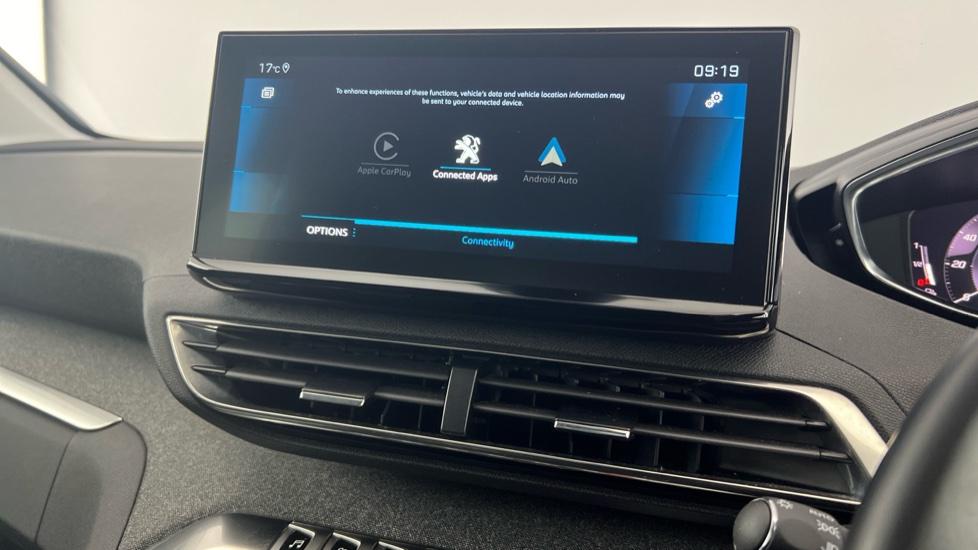 Apple CarPlay and Android Auto 