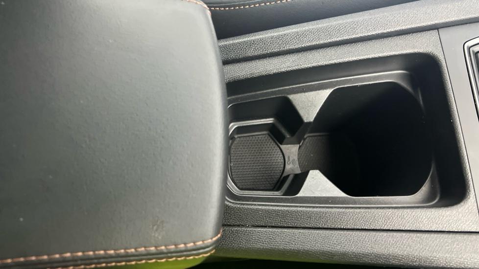 Rear Armrest/ Cup Holder