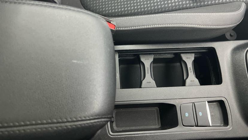 Rear Armrest/ Cup Holder