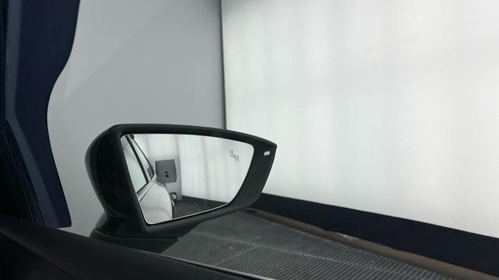 Blind spot monitoring system 