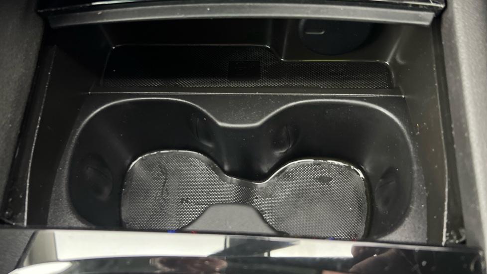 Rear Armrest/ Cup Holder