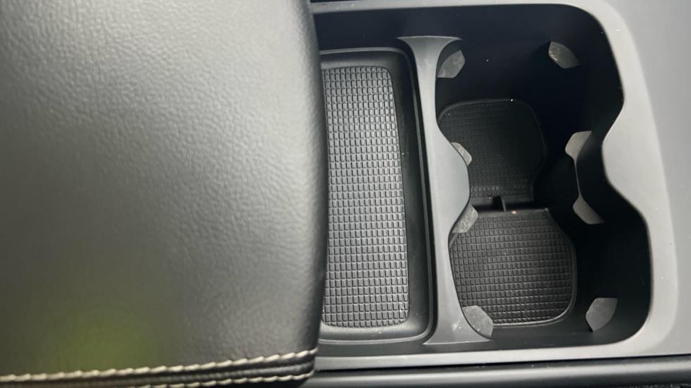 Rear Armrest/ Cup Holder