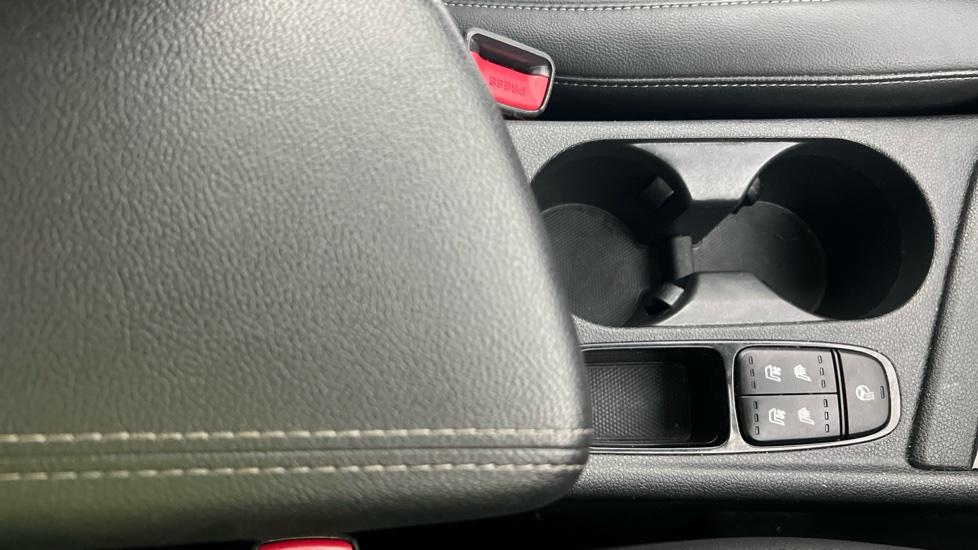 Rear Armrest/ Cup Holder