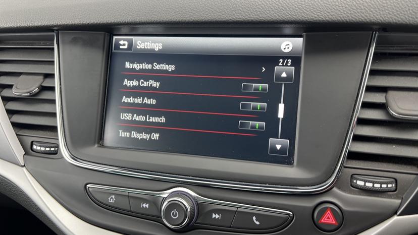 Apple CarPlay and Android Auto 