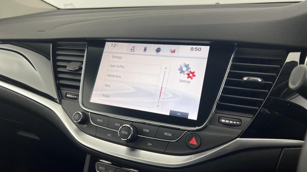 Apple CarPlay and Android Auto 