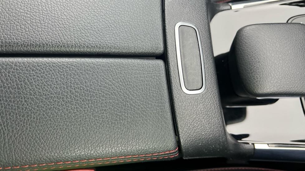 Rear Armrest/ Cup Holder