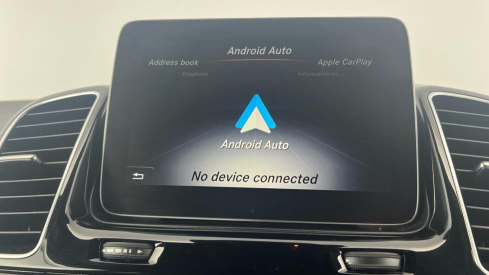 Apple Car Play & Android Auto