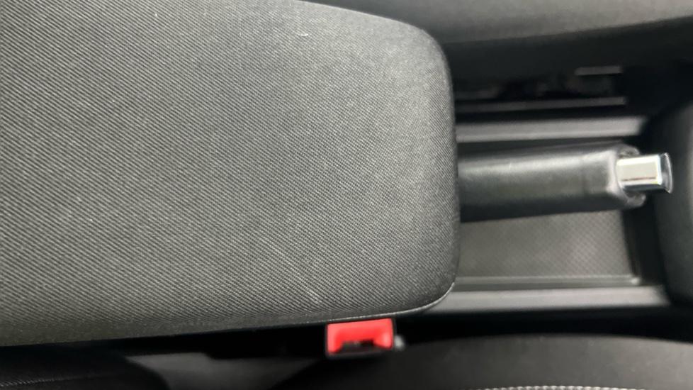 Rear Armrest/ Cup Holder