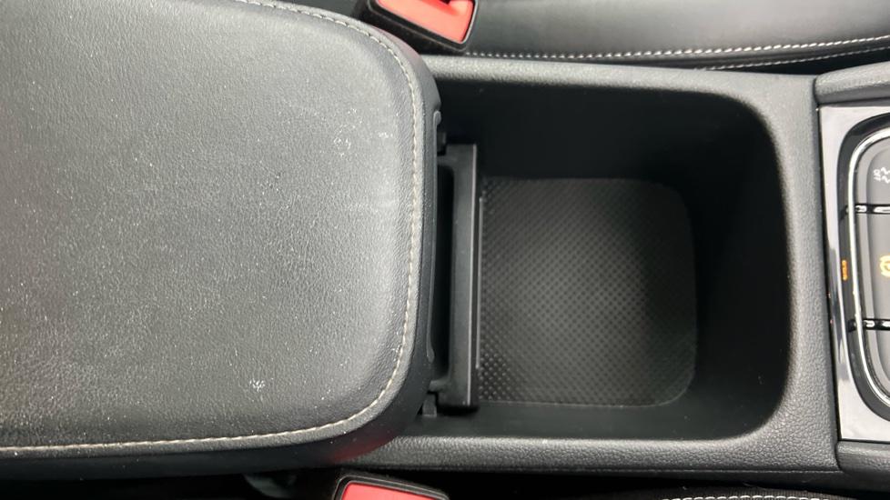 Rear Armrest/ Cup Holder