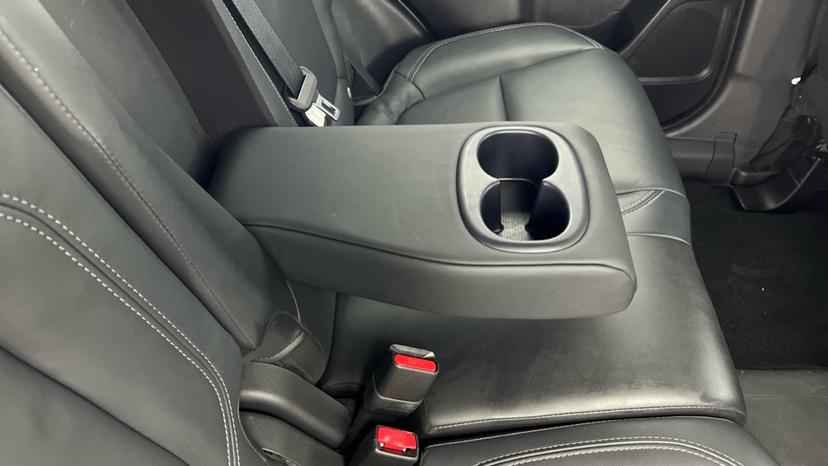 Rear Armrest/ Cup Holder