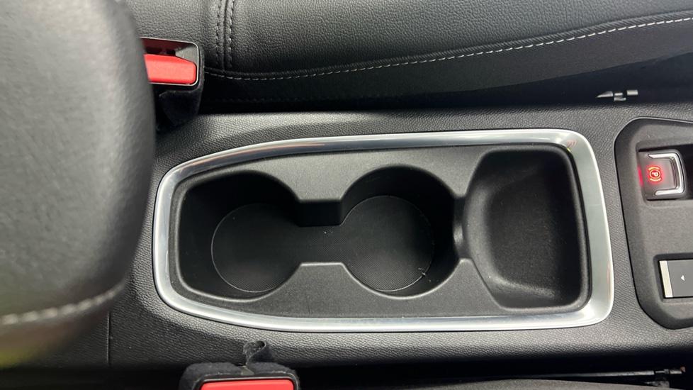 Rear Armrest/ Cup Holder