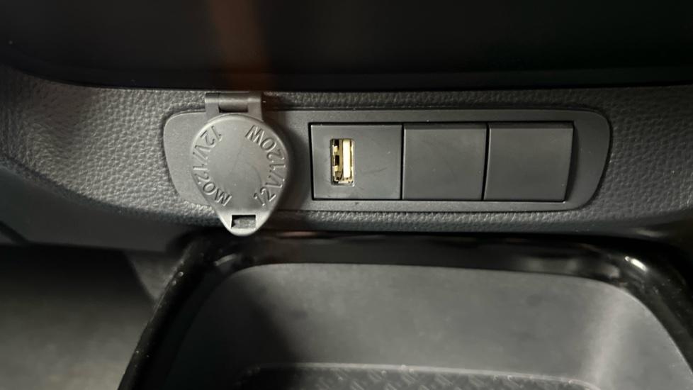 toyota aygo cigarette lighter location Used 2023 WHITE Toyota Aygo X 1.0 VVT-i Edge 5dr, 6,164 miles