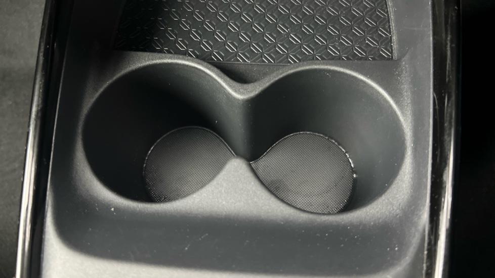 Rear Armrest/ Cup Holder