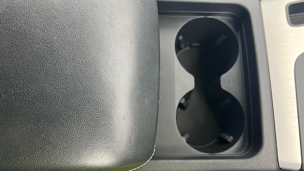 Rear Armrest/ Cup Holder