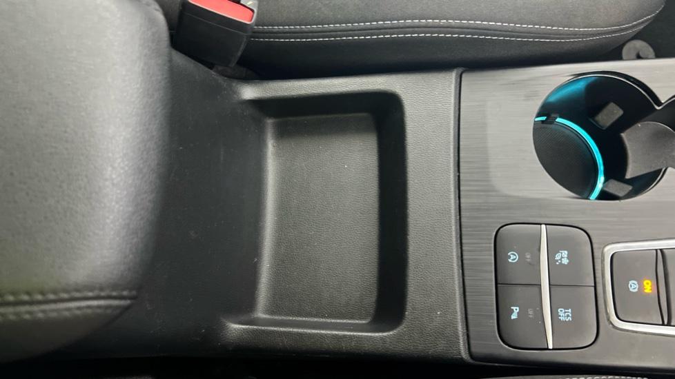 Rear Armrest/ Cup Holder