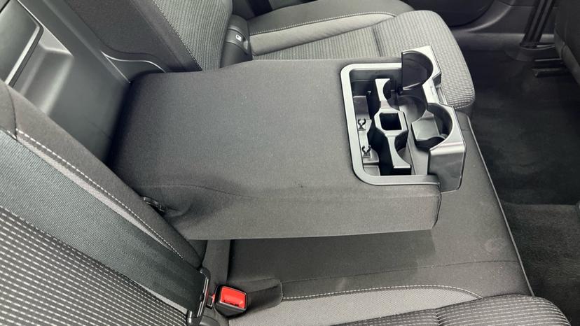 Rear Armrest/ Cup Holder