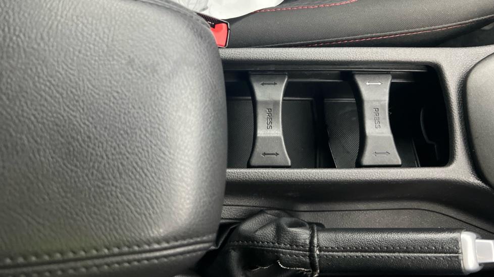 Rear Armrest/ Cup Holder