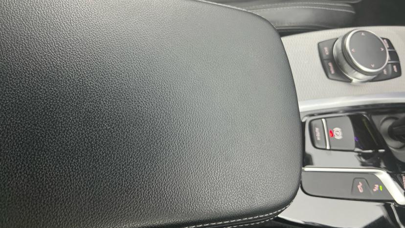 Rear Armrest/ Cup Holder