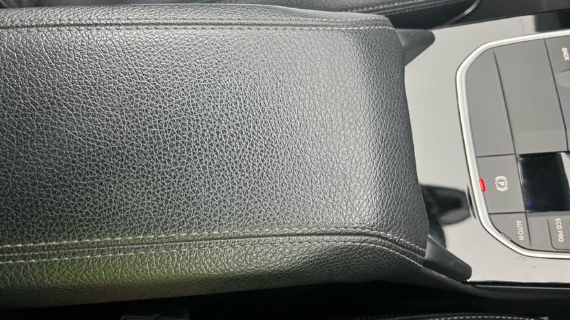 Rear Armrest/ Cup Holder