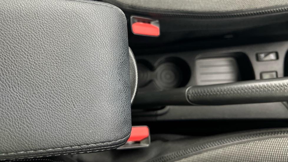 Rear Armrest/ Cup Holder