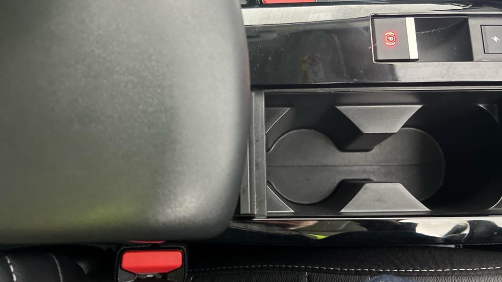 Rear Armrest/ Cup Holder