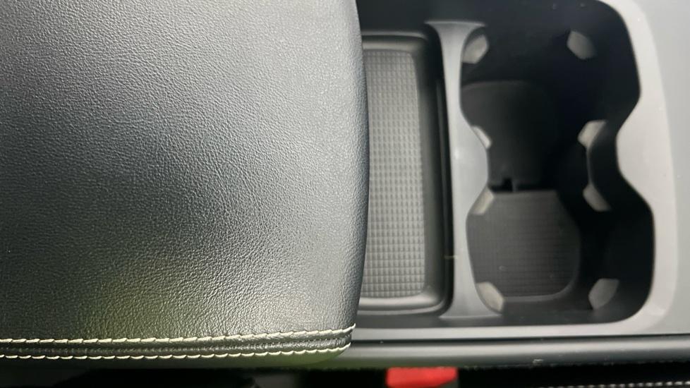 Rear Armrest/ Cup Holder