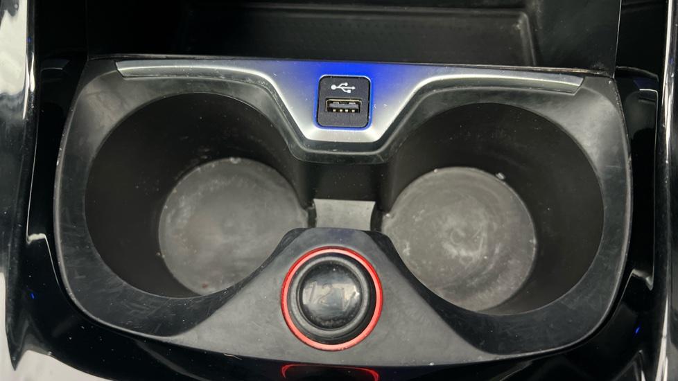 Cup holders, 12V and USB