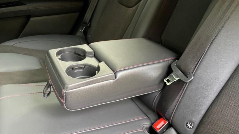 Rear Armrest/ Cup Holder