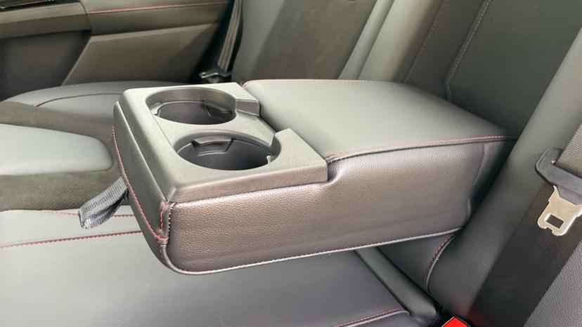 Rear Armrest/ Cup Holder