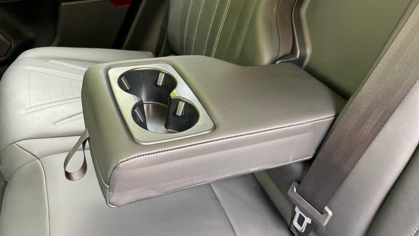 Rear Armrest/ Cup Holder