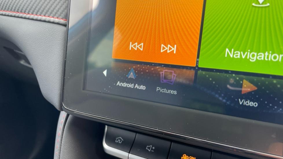 Apple Car Play & Android Auto