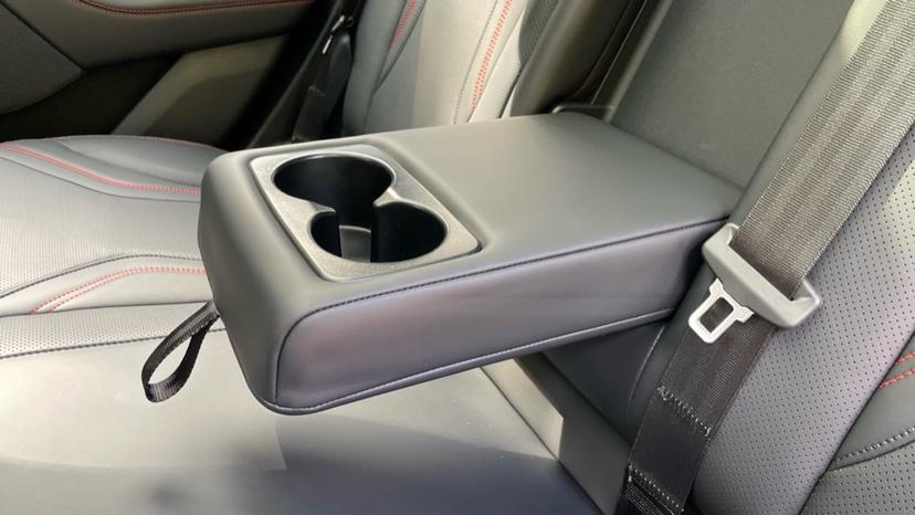 Rear Armrest/ Cup Holder