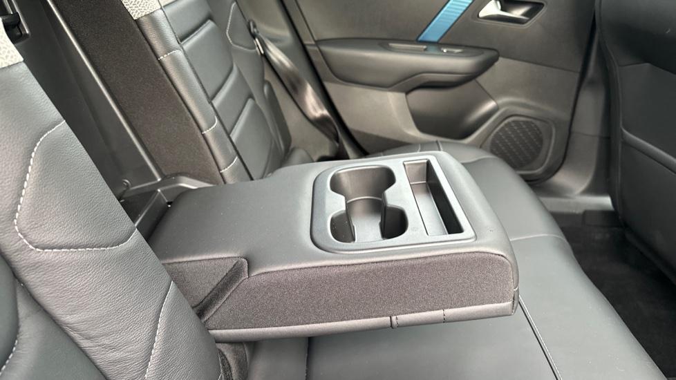 Rear Armrest/ Cup Holder