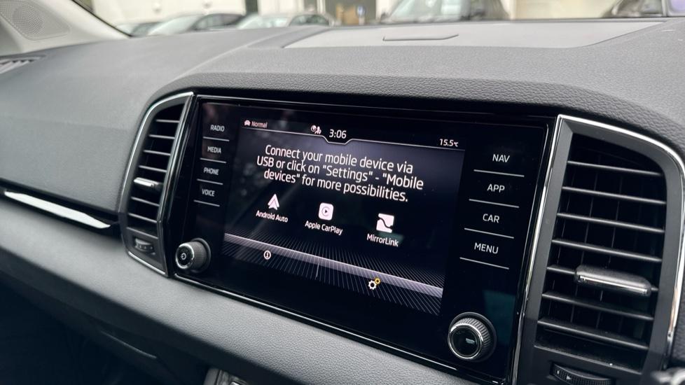 Apple Car Play & Android Auto