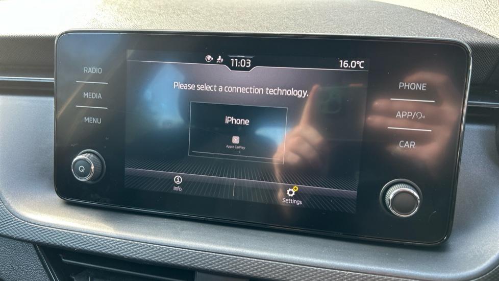 Apple Car Play & Android Auto