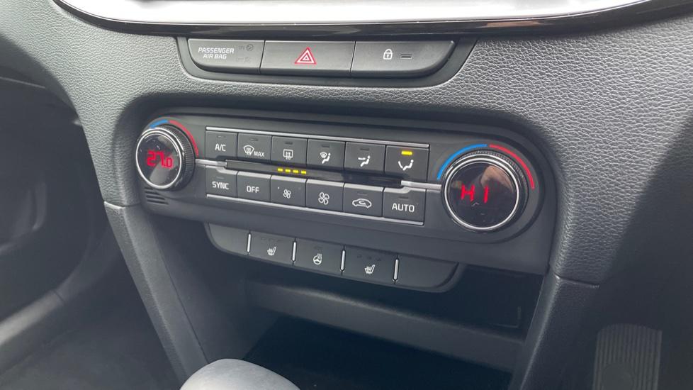 Dual Zone Climate Control 