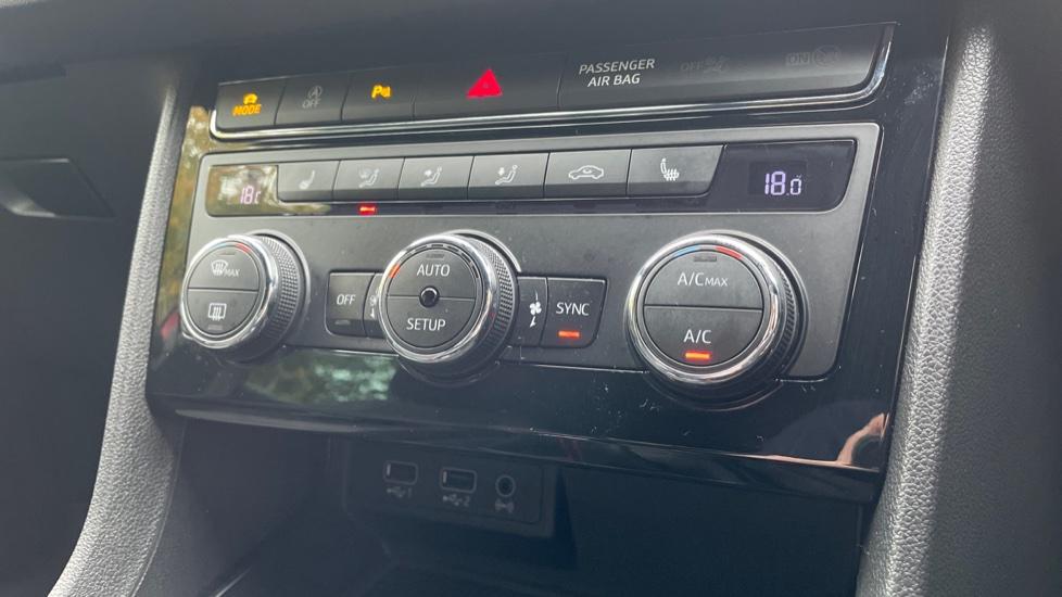 Dual Zone Climate Control 