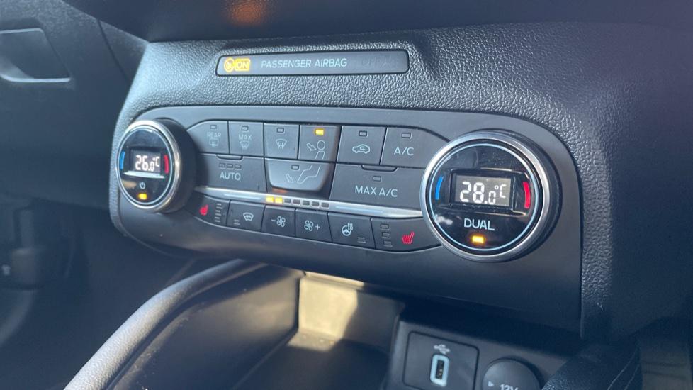 Dual Zone Climate Control 