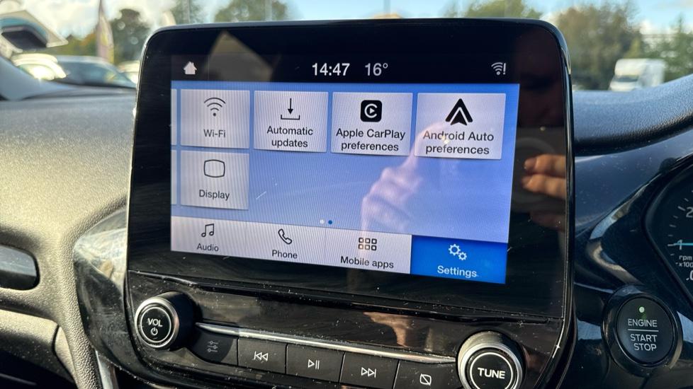 Apple Car Play & Android Auto